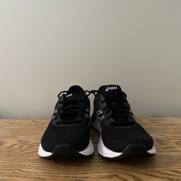 ASICS Black Running Shoes - Picture 6 of 7